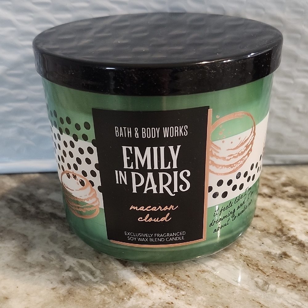 Bath & Body Works Green Candle - Emily in Paris